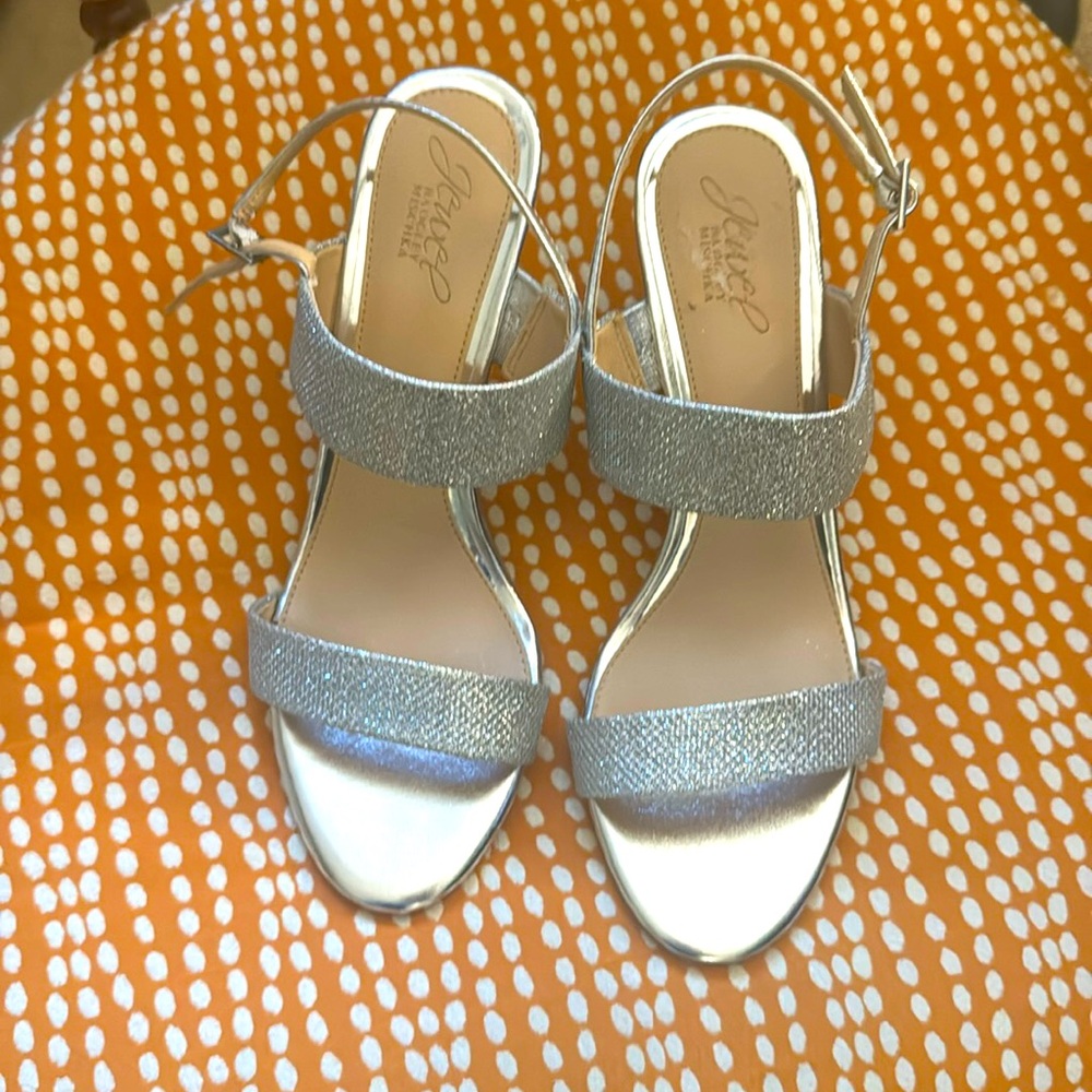 Brand New jewel by Badgley Mischka size 9 silver sparkle wedge